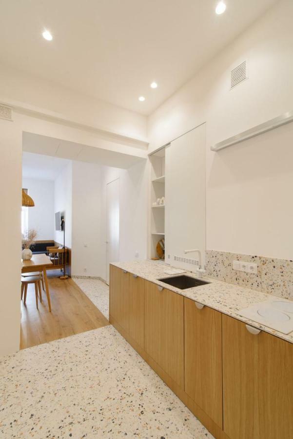 Sunrise Apartment Lviv Buitenkant foto